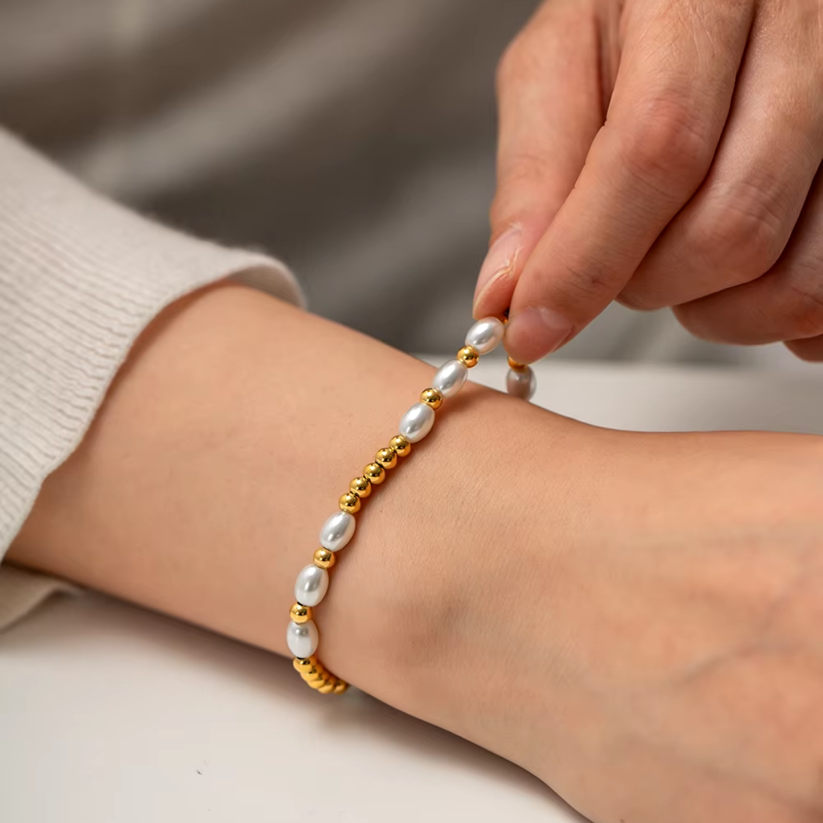 Pulseira Feminina Pérola de Aço Banhado à Ouro 18k