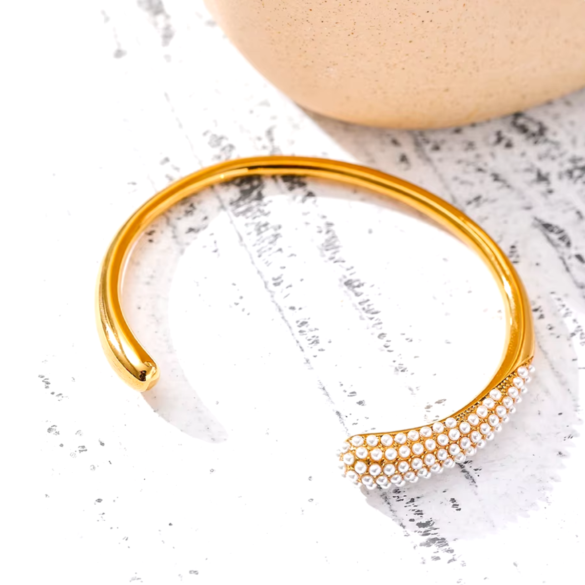 Pulseira Feminina Aberta Clair de Aço Banhado à Ouro 18k