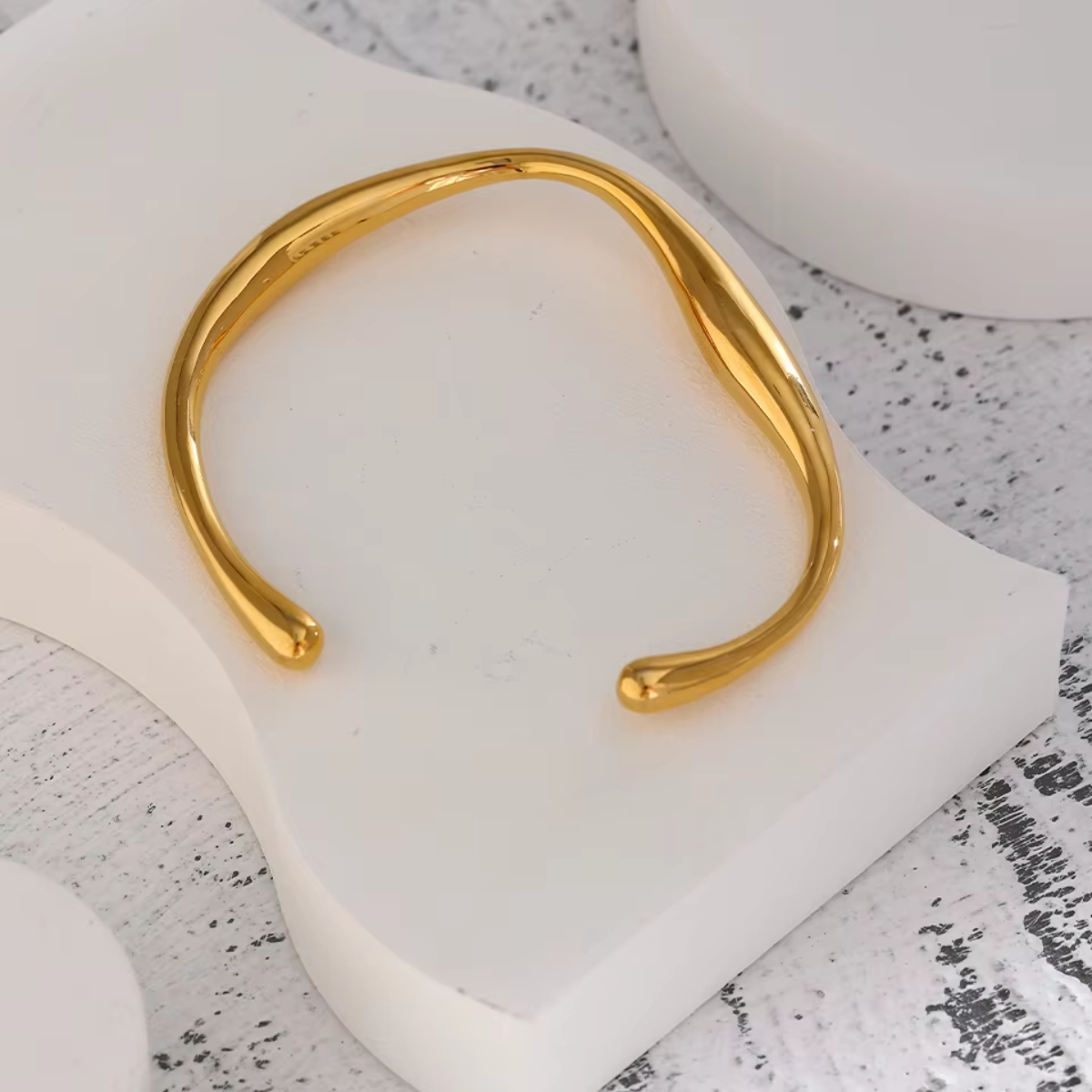 Bracelete Feminino Finch de Aço Banhado à Ouro 18k