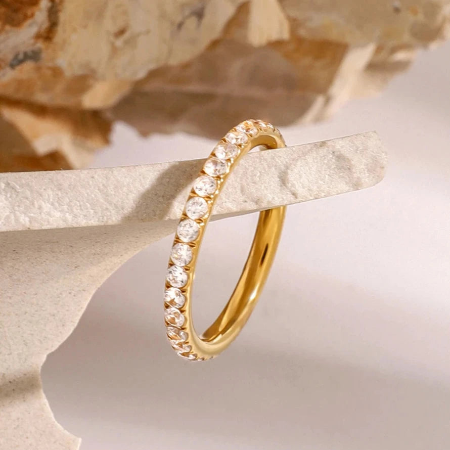 Anel Feminino Shine Cravejado de Zircônia Banhado à Ouro 18k